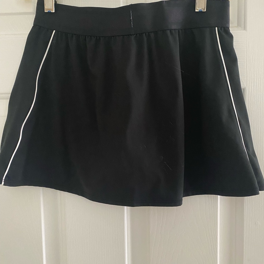Nike dri fit  Skirt with White Accents. Size medium